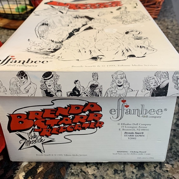 Vintage Brenda Starr Reporter doll with stand and box - Picture 6 of 7